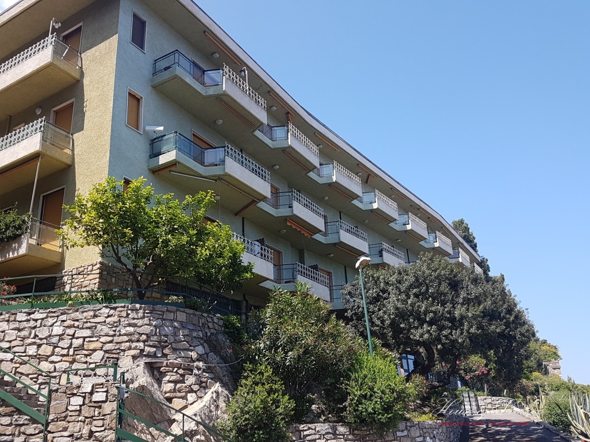 Appartamento CERVO vendita  Cervo  House  and  Living